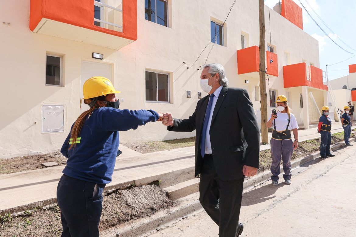 Alberto Fernández: “Hacer viviendas no es solamente darle un techo a cada uno, es darle condiciones de vida”