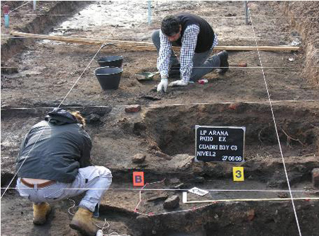 Con la guía de un sobreviviente y antropólogos forenses inspeccionaron el “Pozo de Arana”