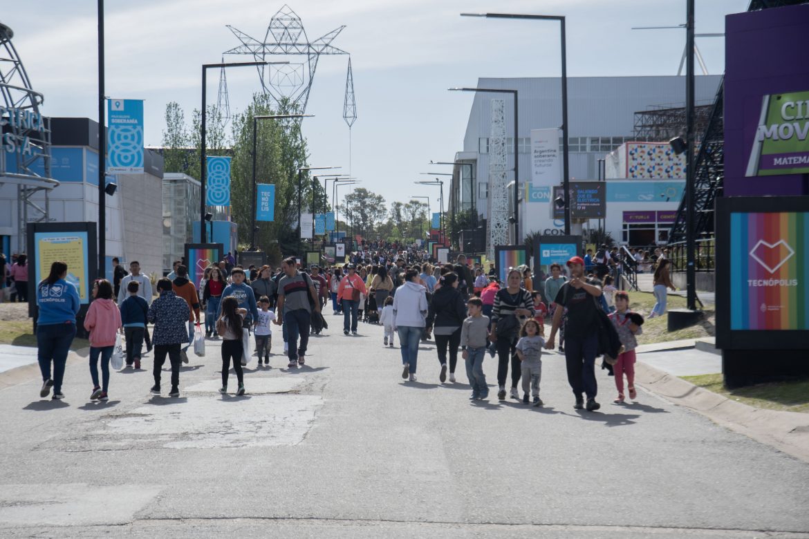 Miles de personas participaron de las actividades de cierre en Tecnópolis