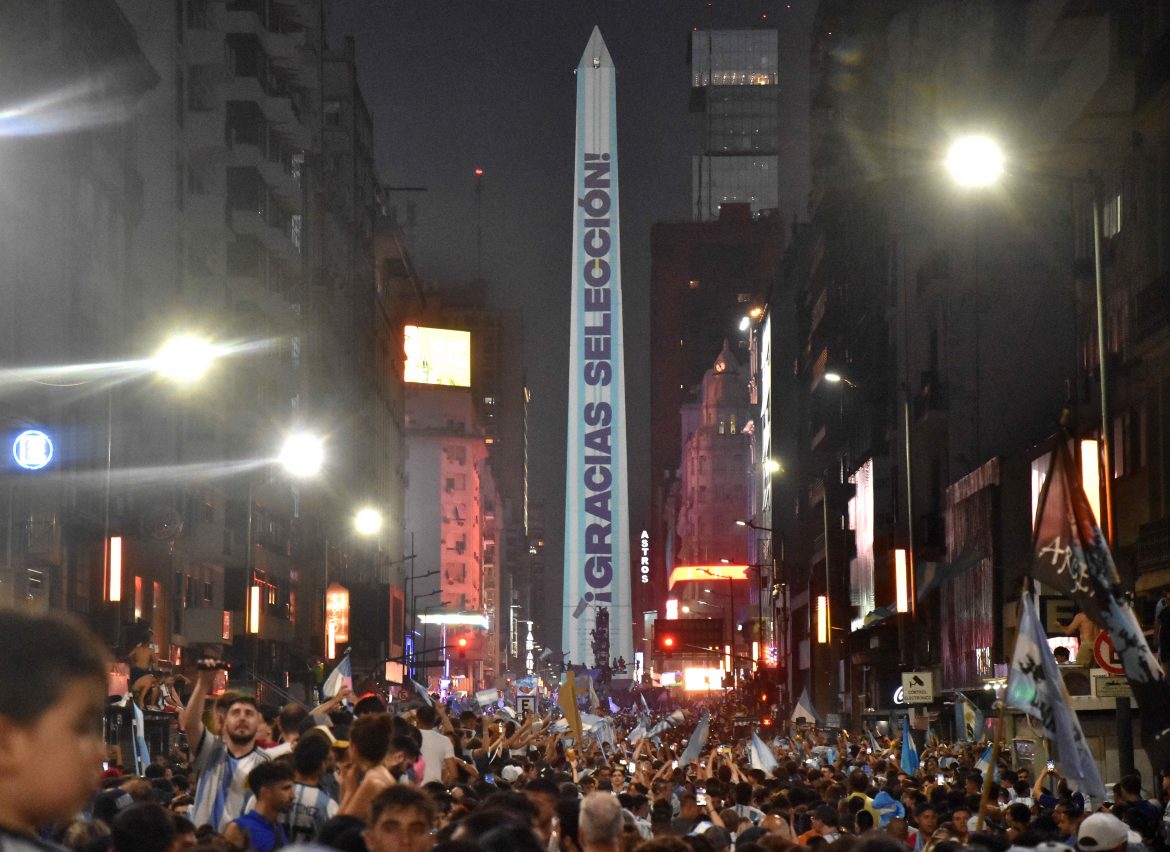 Argentina se tiñó de celeste y blanco para celebrar la victoria del seleccionado de fútbol