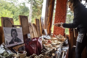 Comunidad mapuche de Neuquén impulsa el “Turismo con Identidad” en bosque con esculturas en madera