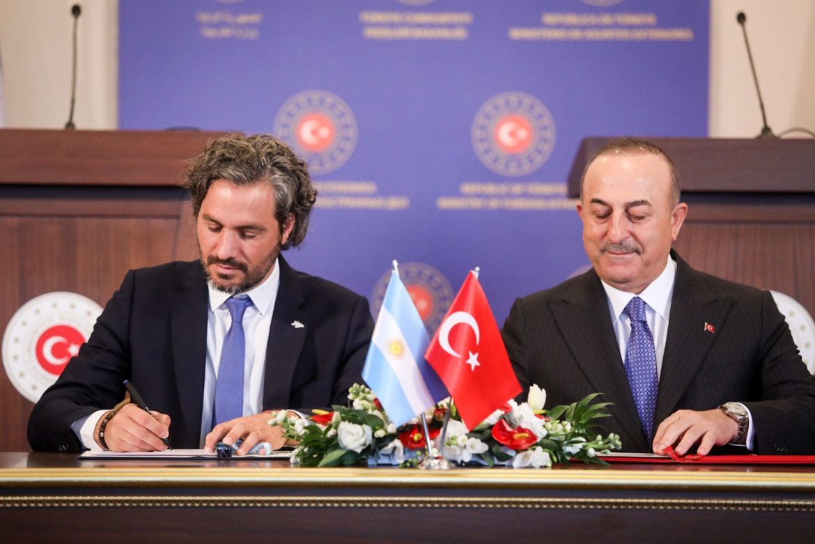 Cafiero en Türkiye: inversiones en satélites, medicina nuclear y minería