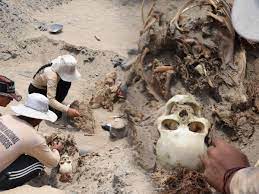 Hallan la tumba de un jerarca de la cultura preincaica en el norte de Perú