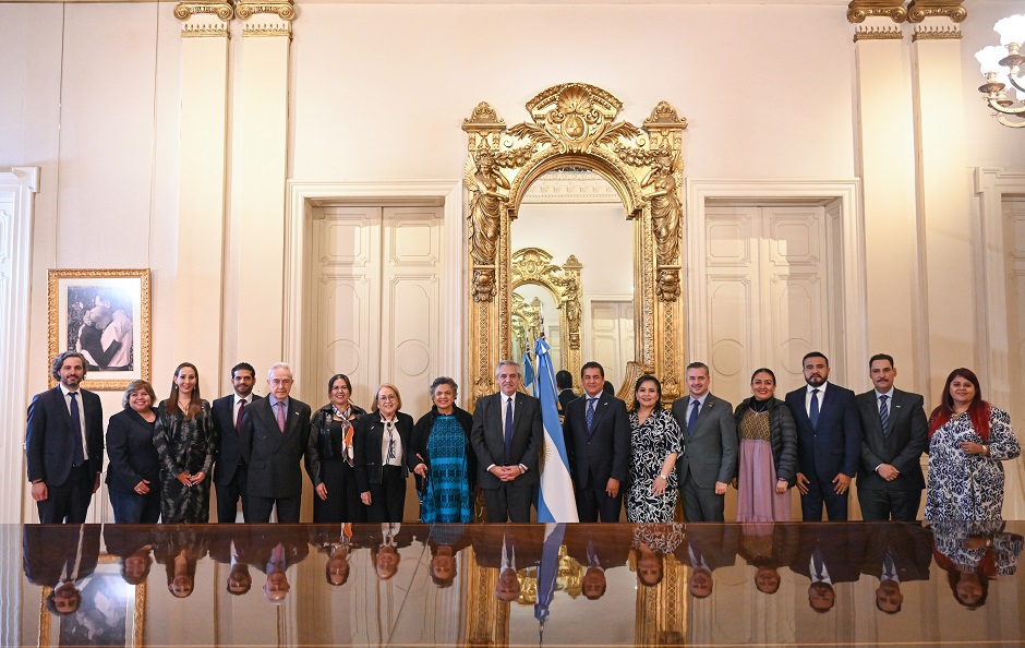 El presidente se reunió con una Delegación de parlamentarias y parlamentarios de México