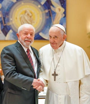 Francisco y Lula se reunieron 45 minutos en el Vaticano, con Ucrania y otros temas en agenda
