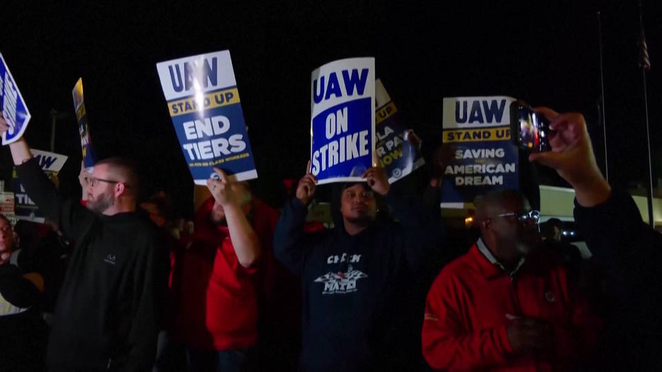 Trabajadores del sector automotriz en EE.UU. inician una huelga histórica contra los tres mayores fabricantes de automóviles del país