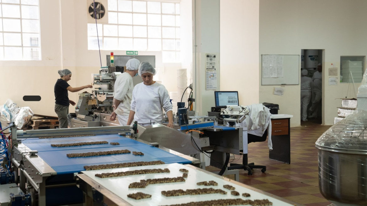 Con impulso del INTI, la pyme Zafrán de San Martín se consolida en el mercado de snack saludables