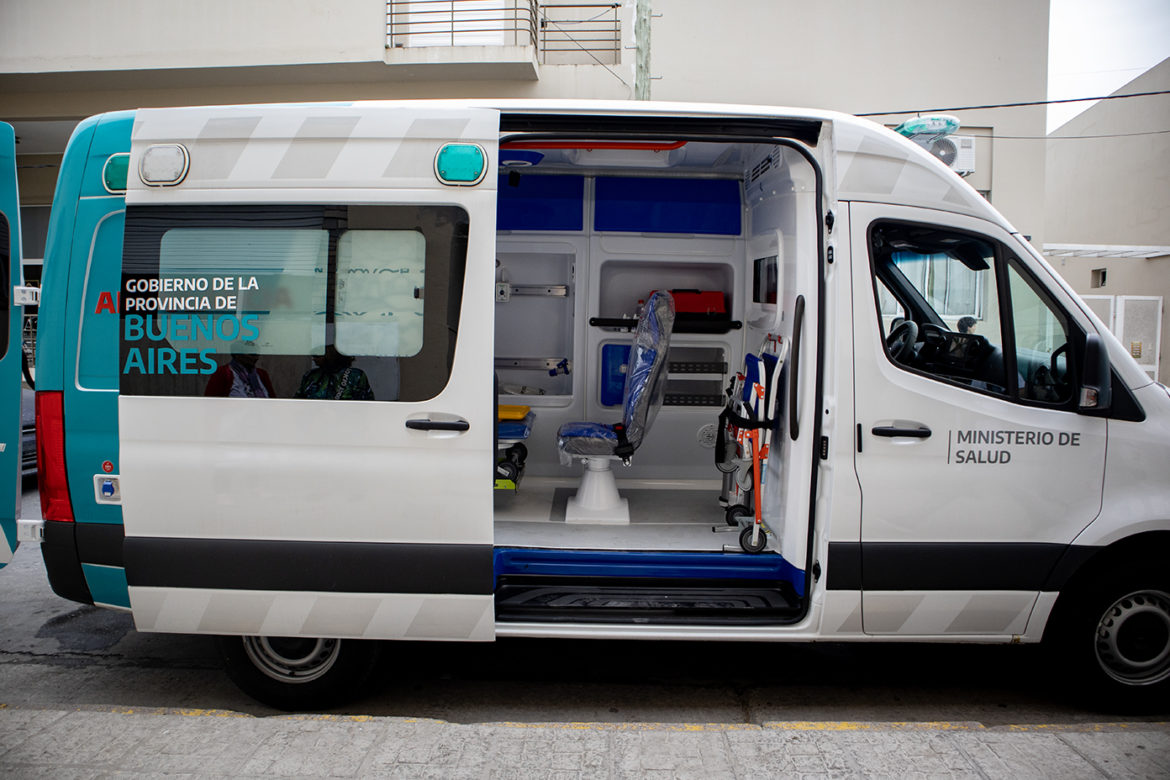 La Provincia entregó dos ambulancias para Azul