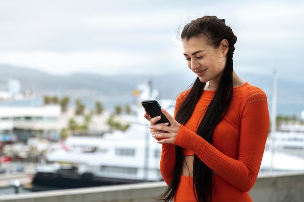 mujer-joven-navegando-redes-1